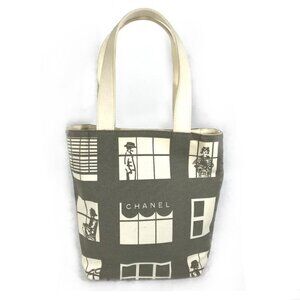 CHANEL Gray Shoulder Bag